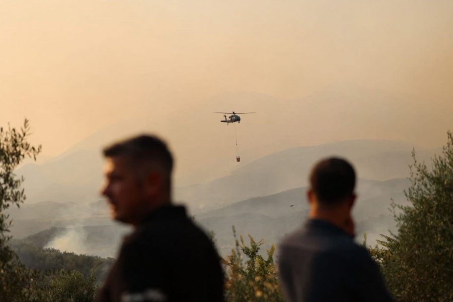 Shqipëria në “luftë” me flakët, policia arreston 12 të dyshuar për zjarrvënie