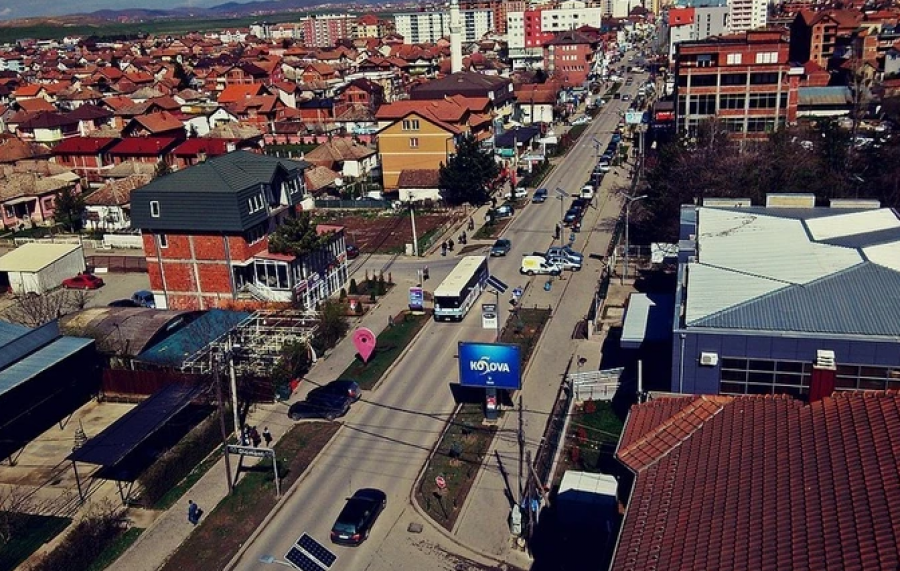 Komuna e Fushë-Kosovës nis lirimin e hapësirave publike, opozita e kundërshton