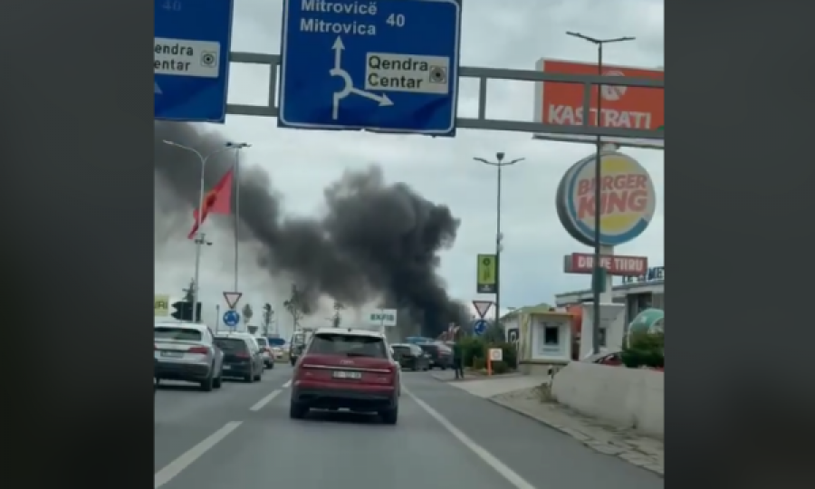 Zjarr afër “Rrethit të Ismetit”, shihen shtëllunga të mëdha tymi të zi