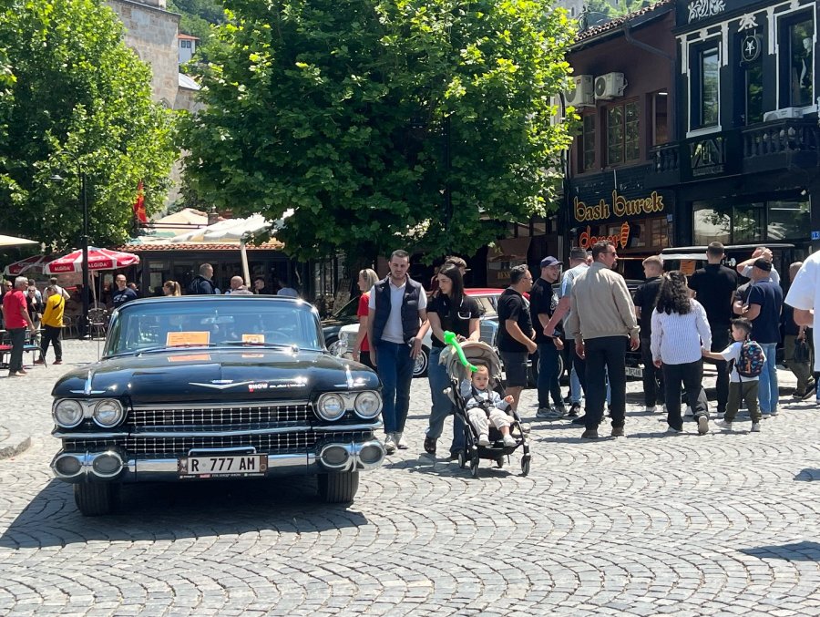 Veturat klasike sjellin histori dhe pasion në “Oldtimer Fest 2025” në Prizren