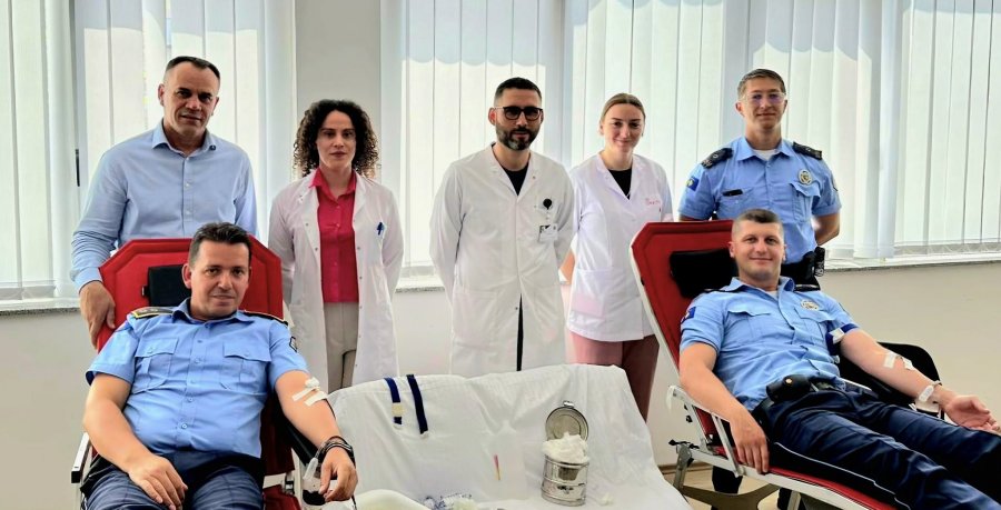 Pjestarë të Policisë në Gjakovë iu bashkohen aksionit humanitar për dhurimin e gjakut