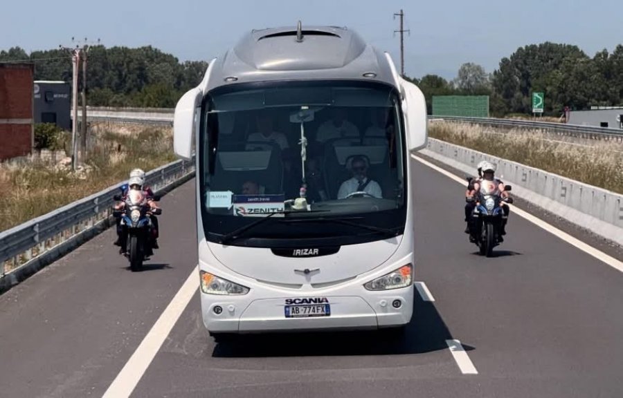 A e ndryshoi përfaqësuesja serbe hotelin në Tiranë?