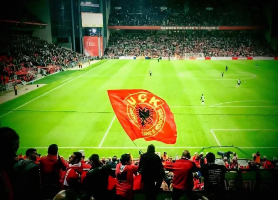 Tifozat “Kuq e Zi”: Ndalimi i simboleve kombëtare në stadium është shkelje e identitetit tonë