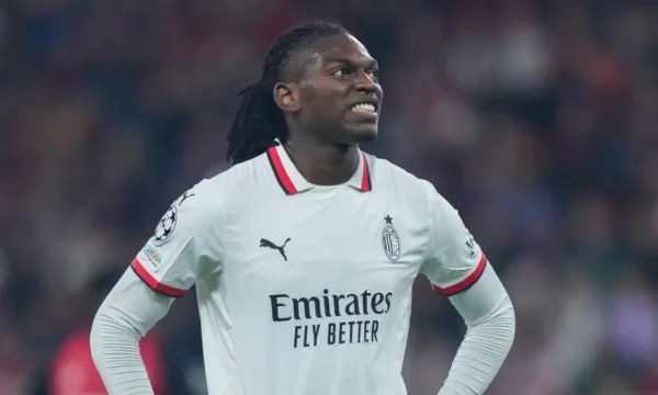 Pas interesimit nga Bayern Munichu, Milani ia vendosë çmimin Leaos