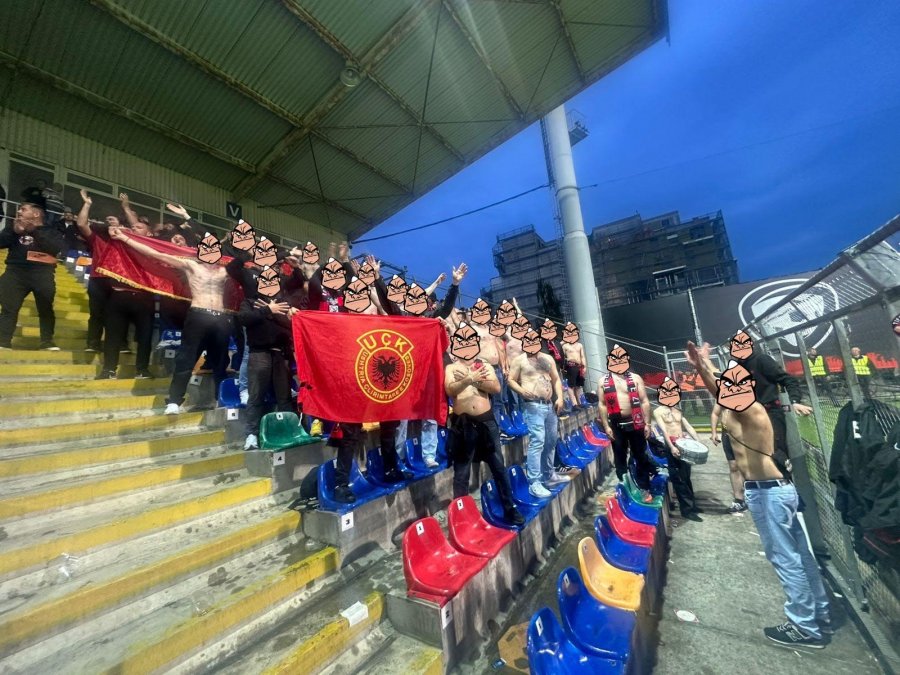 Tifozat Kuq e Zi futen në stadiumin e Letonisë me simbolin e UÇK-së, pavarësisht ndalesave në hyrje