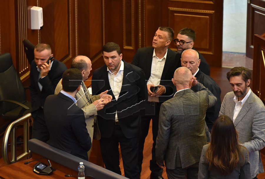 Krasniqi i përgjigjet Abdixhikut për qeveri të “opozitës”: Numrat janë, unë i siguroj 10 vota të pakicave, pa Listën Serbe