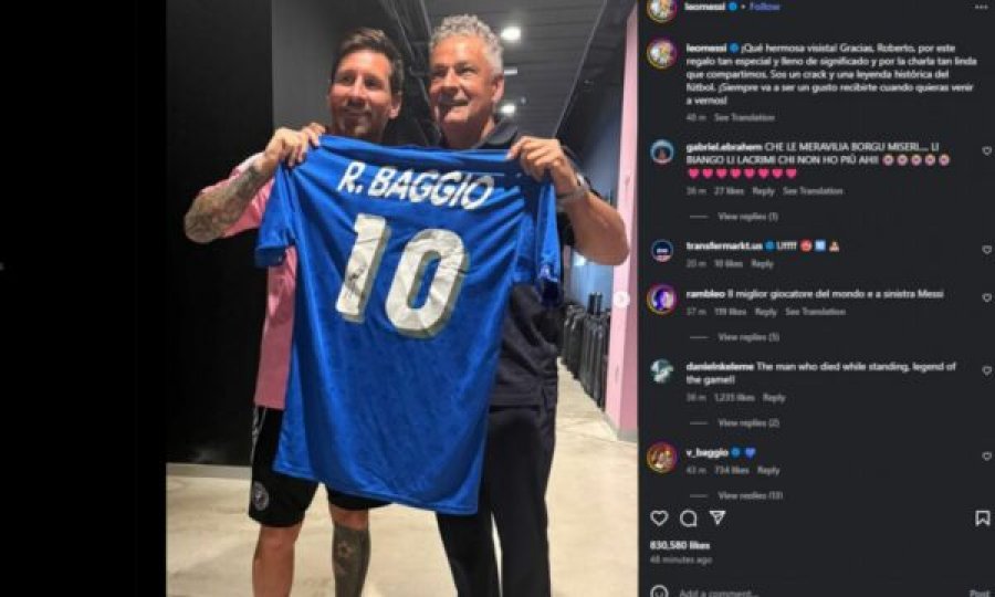 Messi pranon një dhuratë nga Roberto Baggio