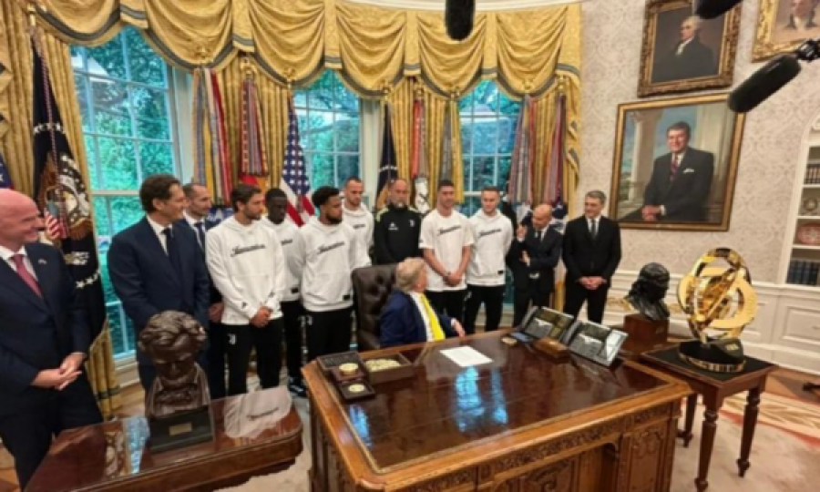 Presidenti Trump e pret ekipin e Juventusit në Shtëpinë e Bardhë dhe i vë në siklet futbollistët me një pyetje
