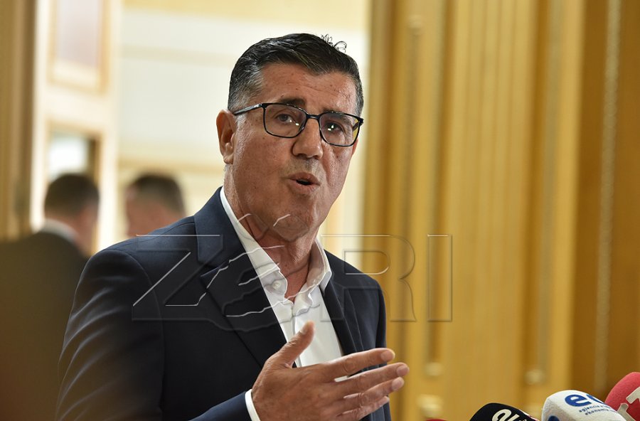 Haziri ironizon Hysenit: Mashtrimet dhe manipulimet do të përfundojnë më 12 tetor