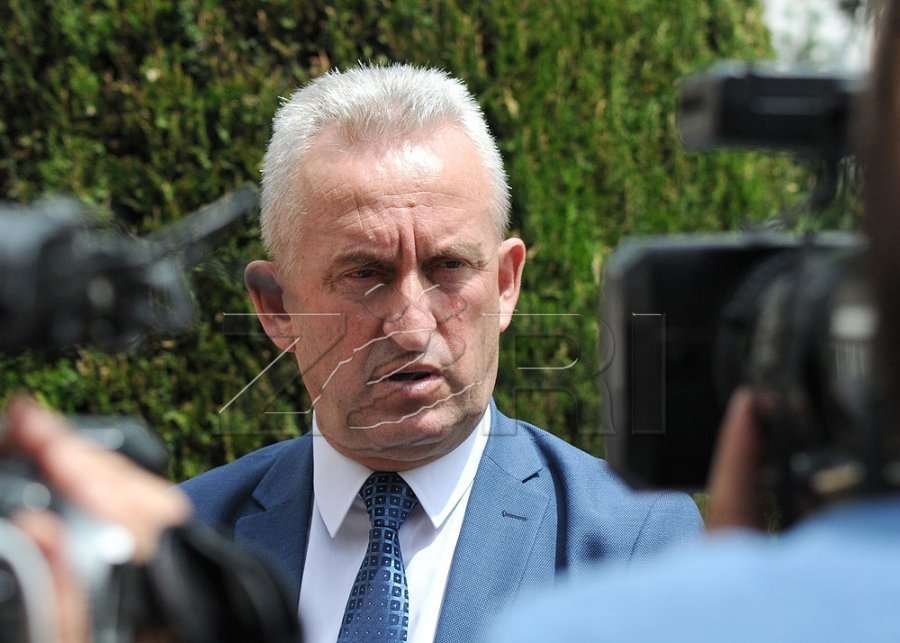Qalaj: Kërkesa e Osmanit për masë të përkohshme i jep kohë LVV-së të vazhdojë me bllokimin