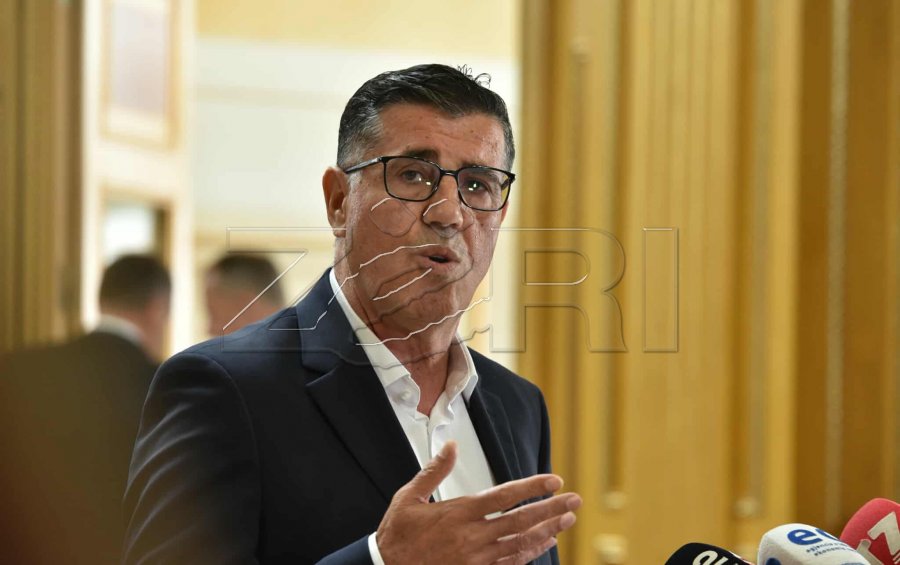 Haziri kritikon Kurtin: I dha homazh një të dënuari për krime lufte në Kosovë
