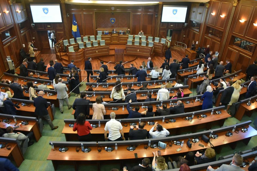 Si e sheh AAK ja ngërçin politik  flet Tahiri