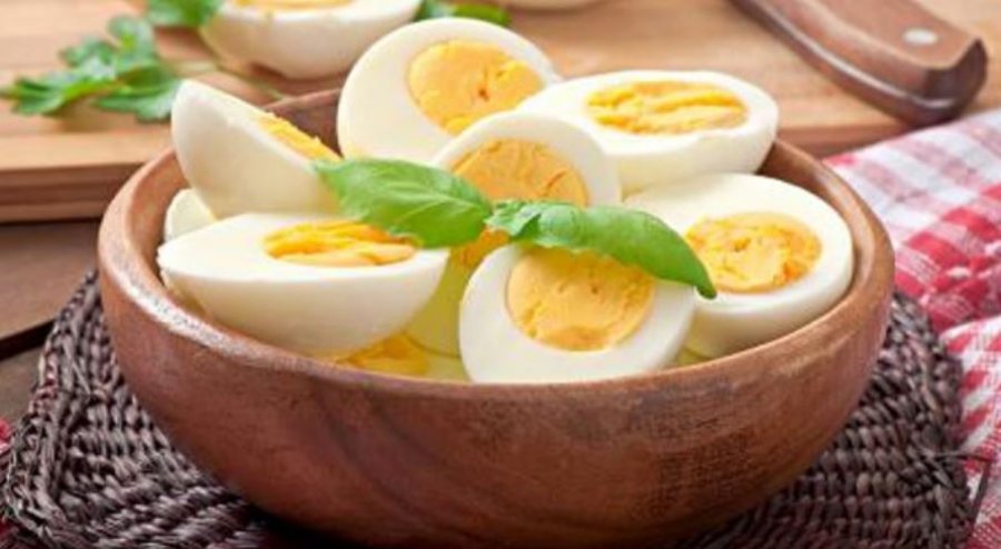 Çfarë ndodh nëse hani çdo ditë vezë të ziera?