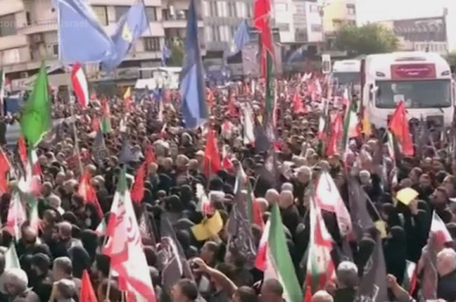 Mijëra iranianë bëjnë homazhe, përcillen figurat e vrara ushtarake bërthamore