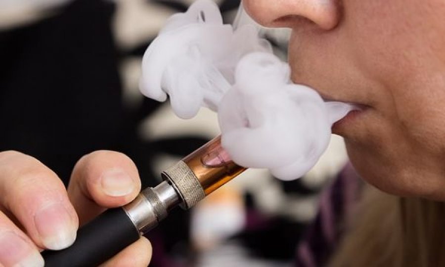Cigaretat elektronike ëshojnë më shumë kimikate kancerogjene se sa cigaret tradicionale