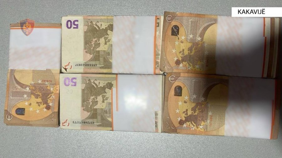 Po udhëtonte drejt Greqisë, policia shqiptare kap 65 vjeçaren me 25 mijë euro të padeklaruara