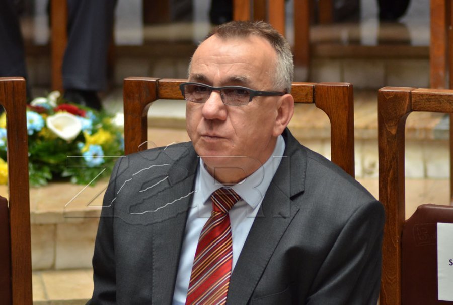 Hasani: Kërkesa e presidentes është e pabazuar, vendimi i Kushtetueses pritet mbi kërkesat e deputetëve