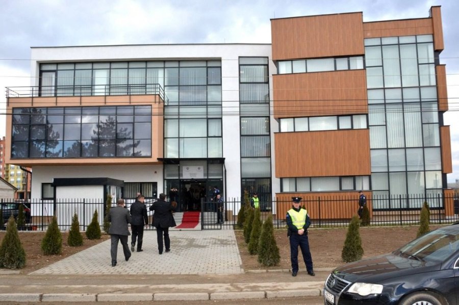 Punoi tetë vjet si mjek pa diplomë e pa licencë, aktakuzë ndaj një personi në Ferizaj