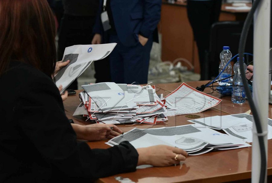 Numërohen mbi 77 për qind e votave me postë, këto janë rezultatet