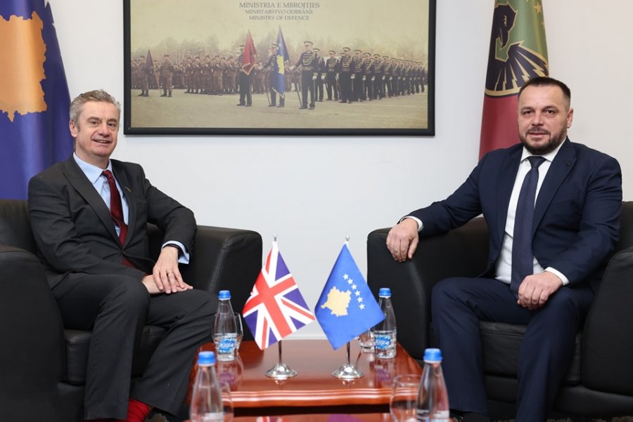 Maqedonci takon ambasadorin britanik, flasin për bashkëpunim mes dy vendeve në fushën e mbrojtjes