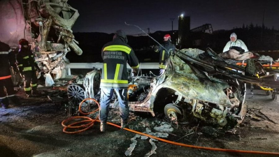 Aksident i rëndë në Fushë-Prezë, katër të rinj digjen brenda makinës