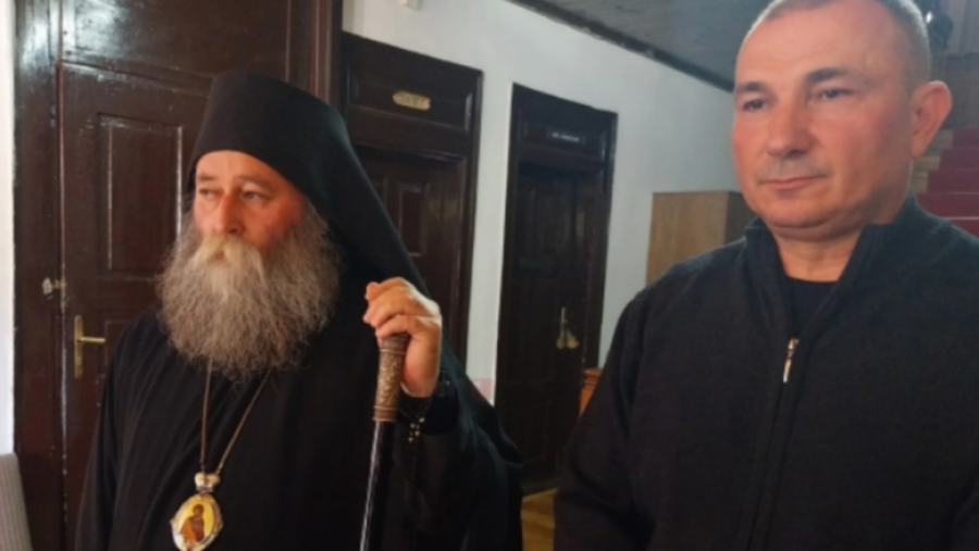 Angellovi para varrimit të viktimave: T’i lëmë të afërmit e tyre t’i shohin për herë të fundit të dashurit