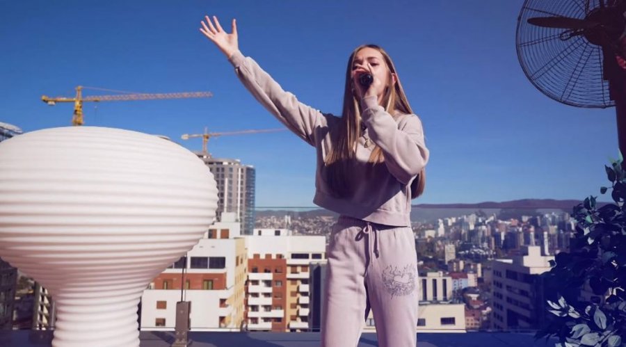 Sindi Muharremi do të performojë në “Yjet Shqiptarë të Diasporës” me këngën “Mon amour”