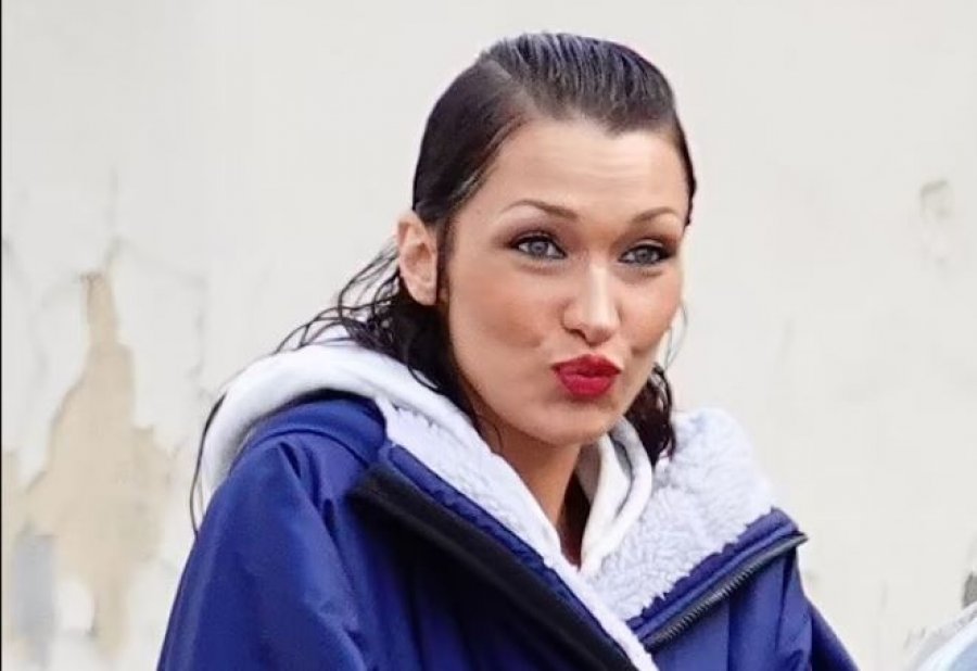 Bella Hadid shihet e veshur me mantel në Venecia