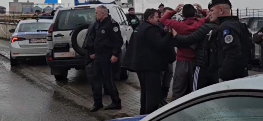 Vrasja në Stanoc, momenti kur në vendngjarje mbërrin burri i viktimës [video]