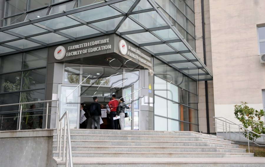 Interesimi për universitetet publike në Kosovë po bie nga viti në vit