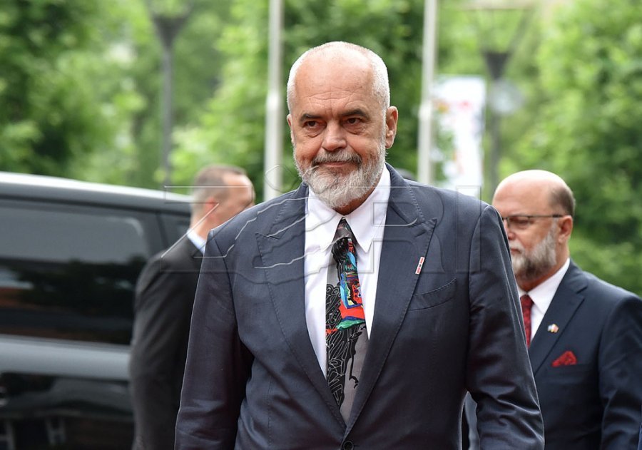 Urdhri i kryeministrit Rama, vijojnë dorëheqjet e drejtorëve dhe administratorëve të disa bashkive në vend