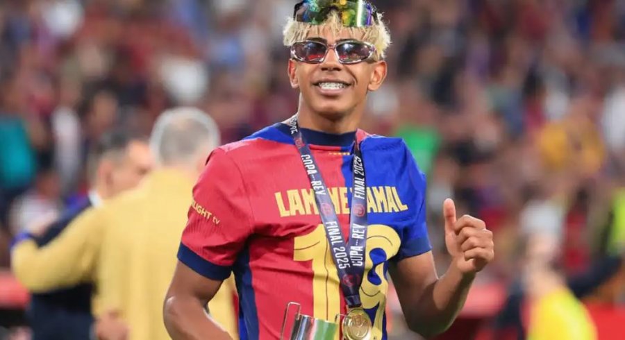 Zyrtare: Lamine Yamal nënshkruan me Barcelonën deri në vitin 2031