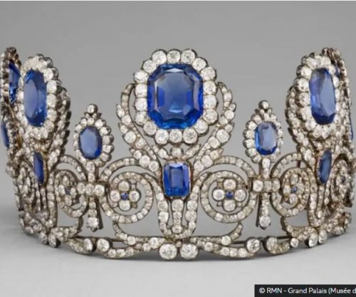 Një grua akuzohet për vjedhjen e bizhuterive në Luvër