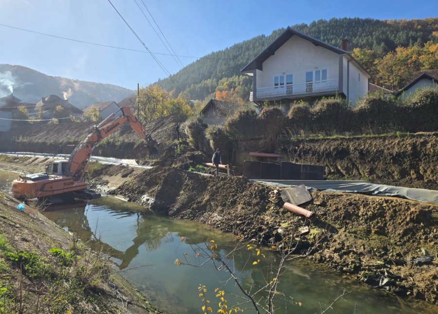 Shefi i Ibër-Lepencit mohon pretendimet se dora e njeriut shkaktoi vërshimin në vendpunishten e urës në Mitrovicë
