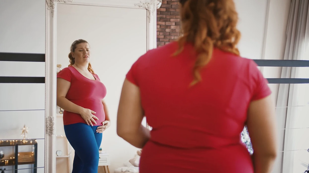 Pse shtojmë në peshë edhe kur hamë pak?