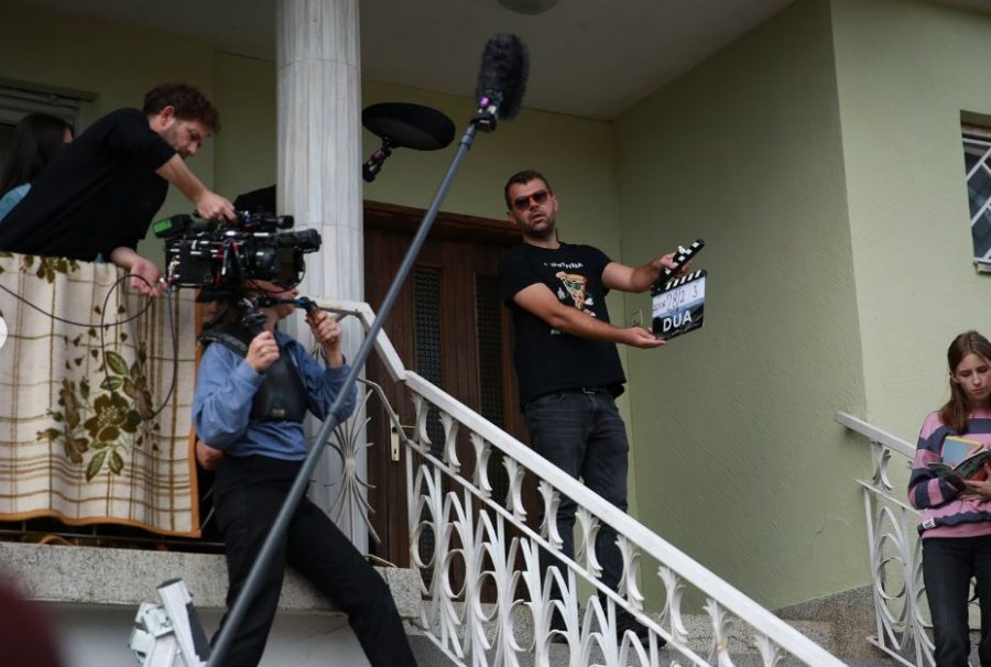 Mbyllet përkohësisht rruga “Eqrem Çabej” për xhirimet e filmit “Dua” nga Blerta Basholli