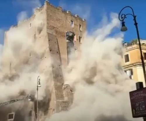 Shembet pjesërisht një kullë pranë Koloseut, katër persona të lënduar