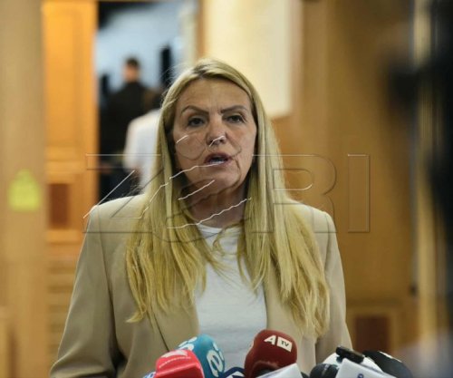 Deputetja e AAK-së: Qeveria në detyrë po e mban me dhunë pushtetin