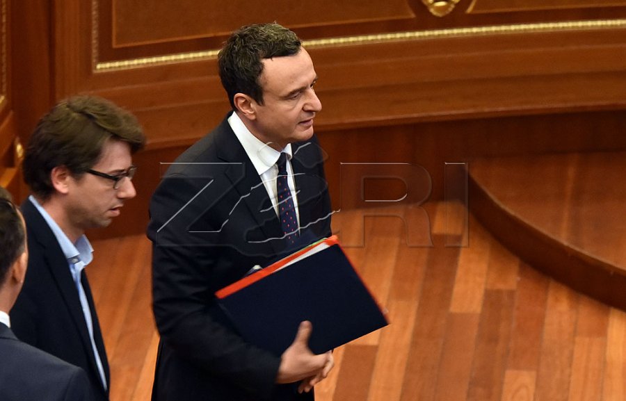 Deputetja e AAK-së: Qeveria në detyrë po e mban me dhunë pushtetin