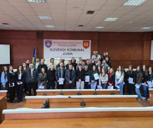 Një investim për brezin e ri: Ruzhdi Shehu ndan 145 bursa për studentët e Junikut