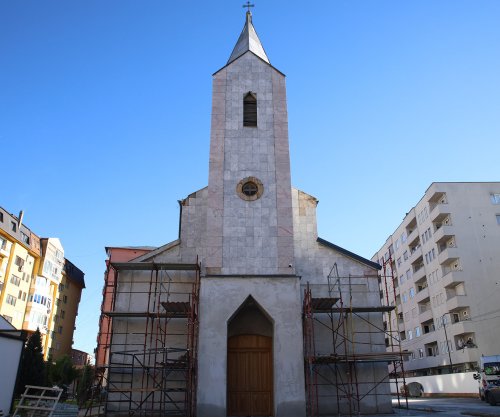 Kishës katolike “Engjëlli i Rojës” në Ferizaj po i rikthehet shkëlqimi