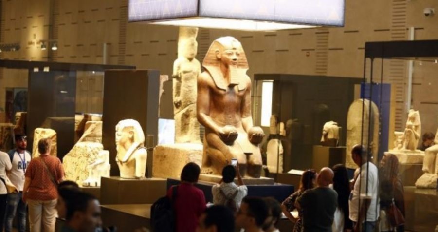 Tutankhamoni, tërheq mijëra vizitorë në Muzeun e Madh Egjiptian