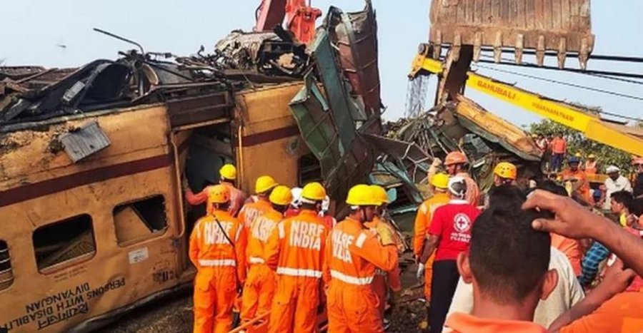 Përplasen dy trena, shtatë viktima dhe dhjetëra të plagosur në Indi