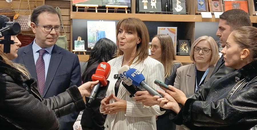 Në aeroportin “Adem Jashari” hapet këndi i produkteve të punuara nga të mbijetuarat e dhunës seksuale gjatë luftës