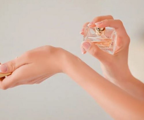Këshilla si ta vendosni parfumin që të zgjasë më gjatë