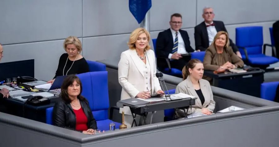 Kryetarja e Bundestagut  Të kriminalizohet prostitucioni  Gjermania bordello e Europës