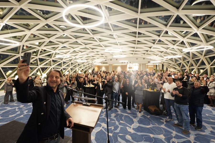 Rama në takim me mësimdhënësit e Prishtinës  premton vazhdim të mbështetjes e kushte më të mira