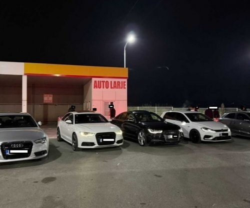 Policia parandalon garat me vetura në Prizren