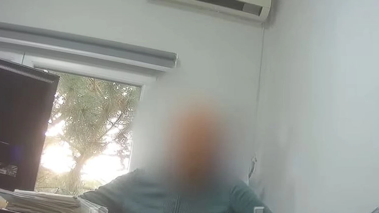 “Më heq trurin, vdes për brekët”, si e pësoi mjeku nga Shqipëria që i kërkoi favore seksuale një gruaje