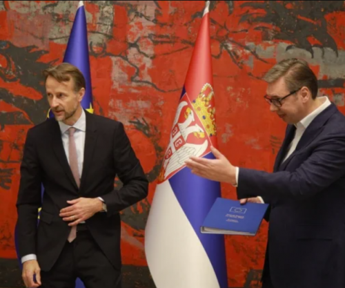 Vuçiqit nuk i pëlqen që po i kërkohet t’i mbajë përgjegjës sulmuesit e Banjskës, përplaset me shefin e BE-së